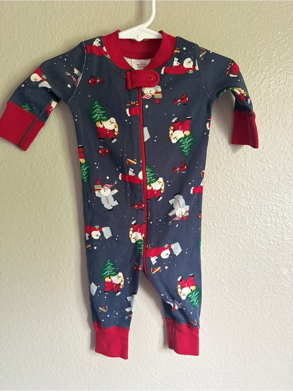 Hanna Andersson sz 0-6 months baby pjs feat. Fun Santa print in 100% cotton